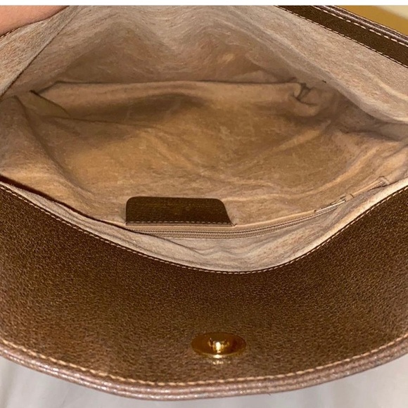 ✨SOLD✨AUTHENTIC GUCCI SUPREME FOLD-ON CLUTCH✨ - Picture 3 of 4